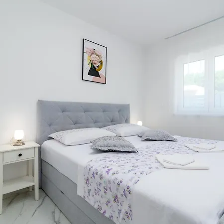 Cvit Apartment *