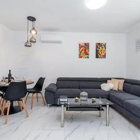 Cvit Apartment