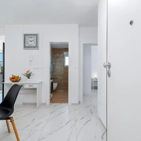 Apartment Cvit