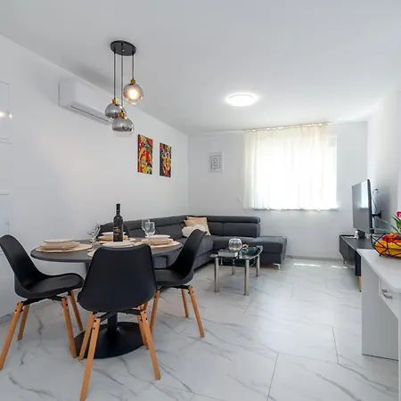 Cvit Apartment *